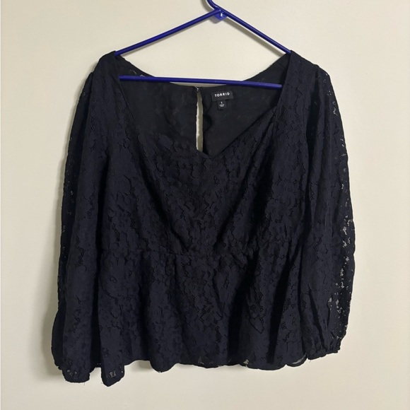 Torrid Peplum Lace Puff Sleeve Top Plus Size 1X Black Sweetheart Neckline - Picture 2 of 7